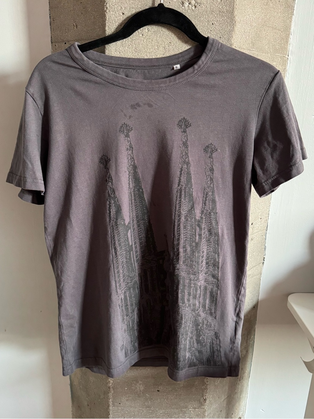 La Sagrada Familia Gaudí Barcelona Architecture Gray Graphic T-Shirt S